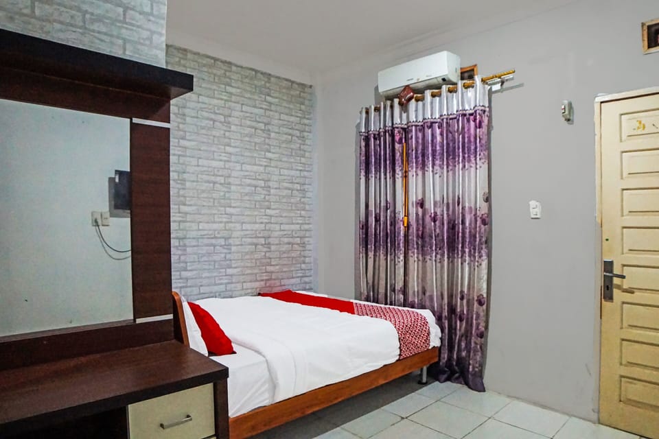 Standard Double Room | Desk, laptop workspace, WiFi (free), bed sheets