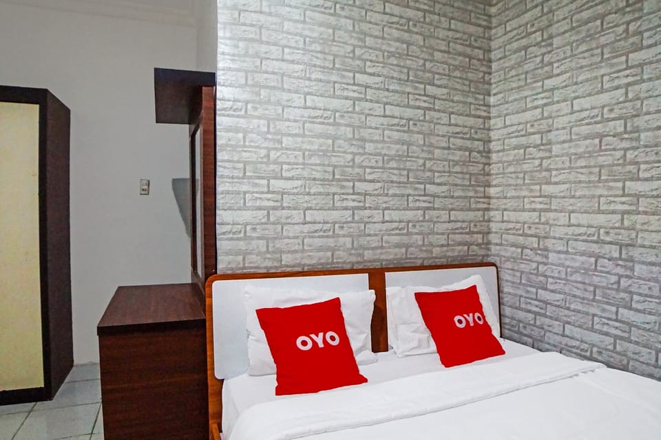 Standard Double Room | Desk, laptop workspace, WiFi (free), bed sheets