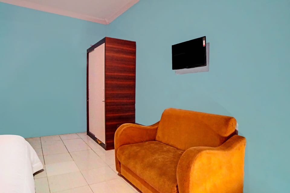 Deluxe Double Room | Desk, laptop workspace, WiFi (free), bed sheets