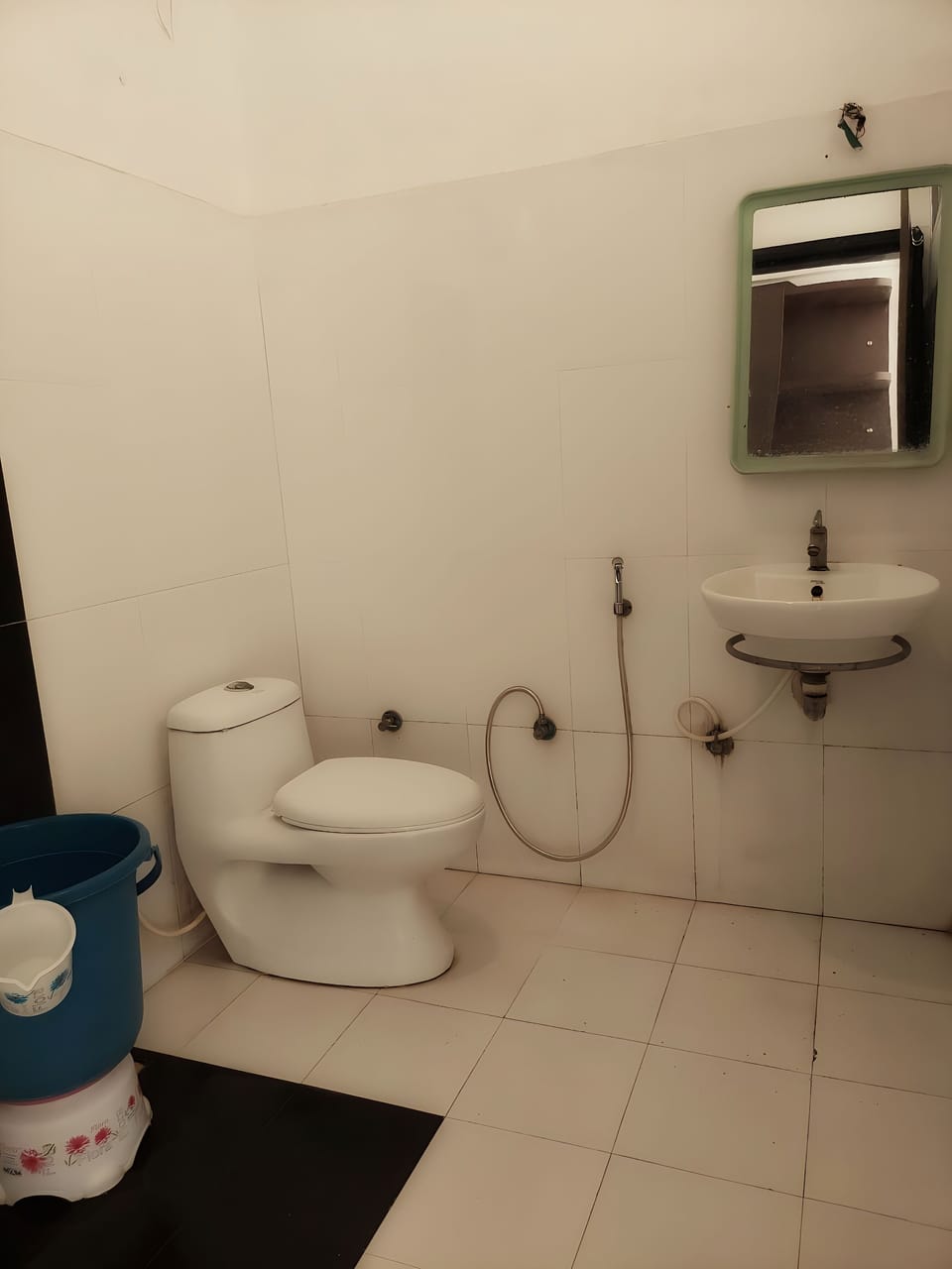 Deluxe Room | Bathroom | Shower, rainfall showerhead, towels