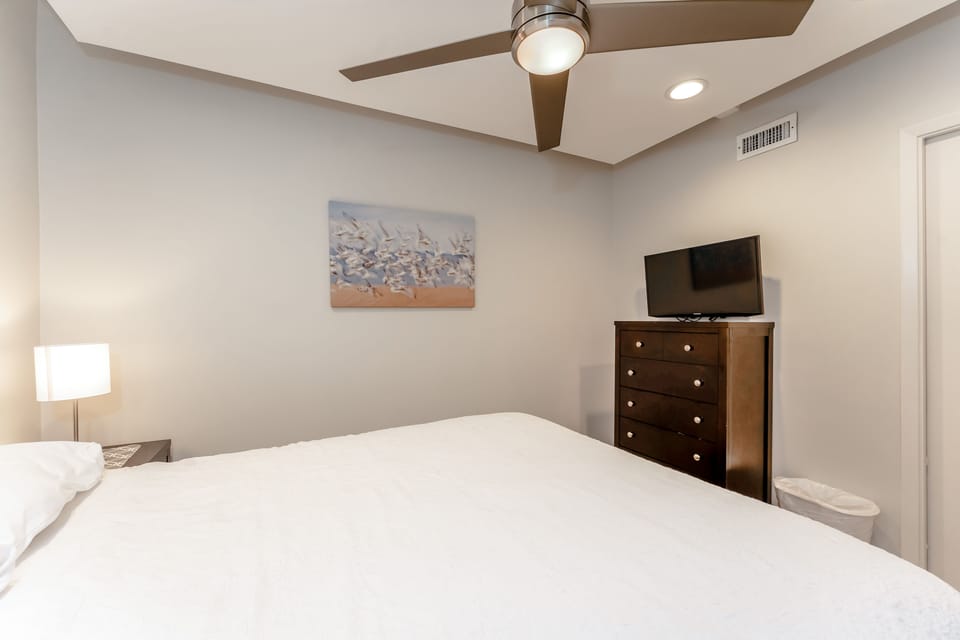 In the guest room you have plenty of room to unpack, there's also a flatscreen TV.