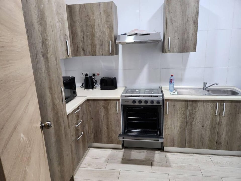 House | Private kitchen | Fridge, microwave, oven, stovetop