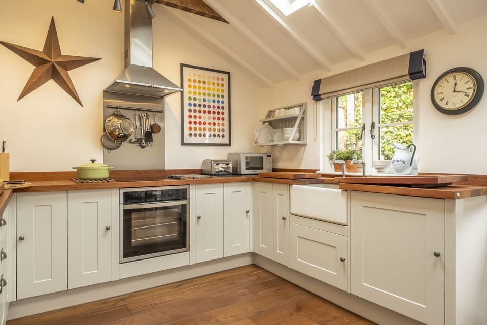 Ground floor: Large fully-equipped kitchen