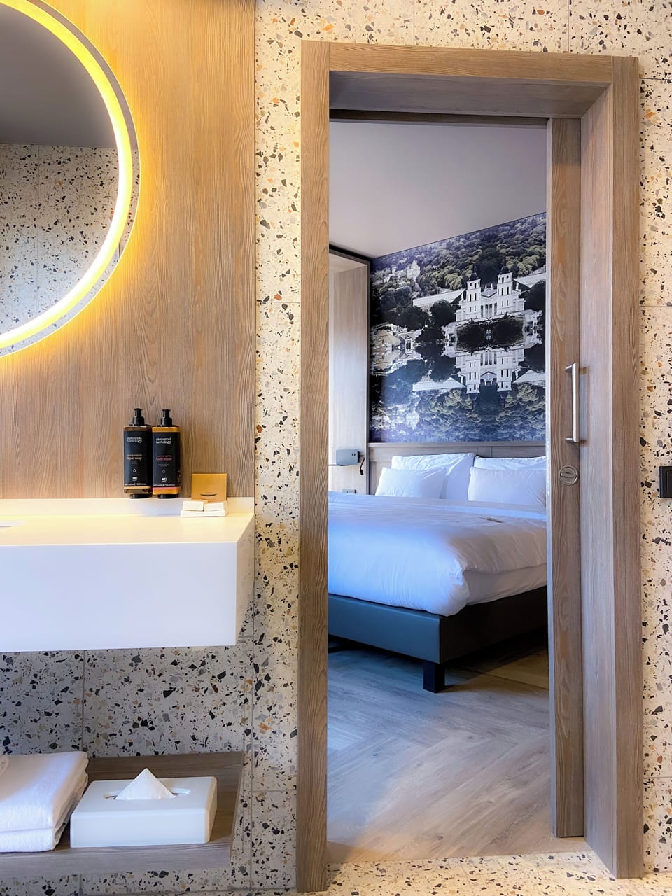 Queen Suite | In-room safe, desk, laptop workspace, blackout drapes