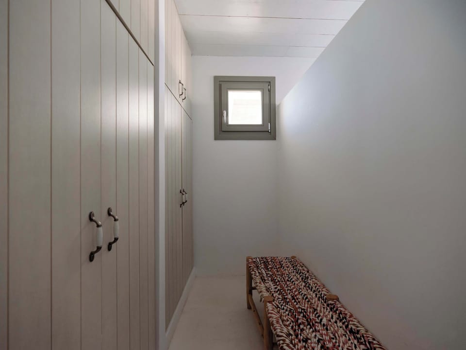 Built-in wardrobe and luggage bench for easy, organized unpacking.