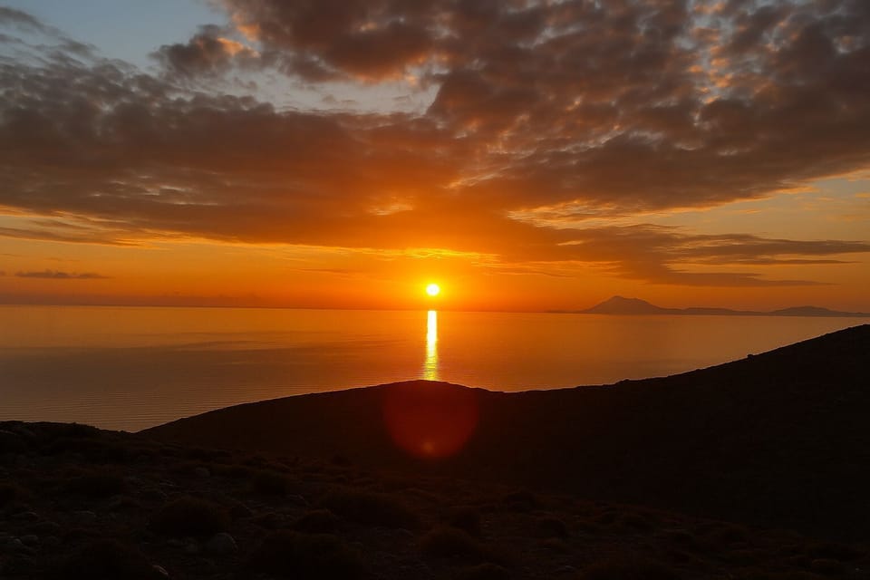 Breathtaking sunset views
Enjoy uninterrupted sunsets over the mountains from the property.