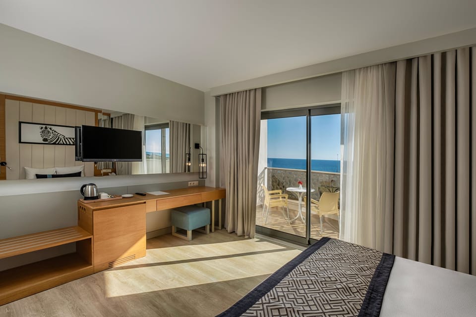 Free minibar items, soundproofing, free WiFi, bed sheets