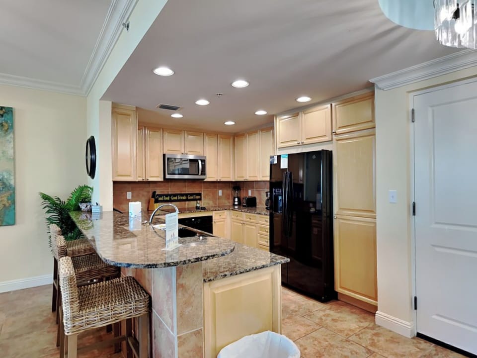 Kitchen - Breakfast Bar