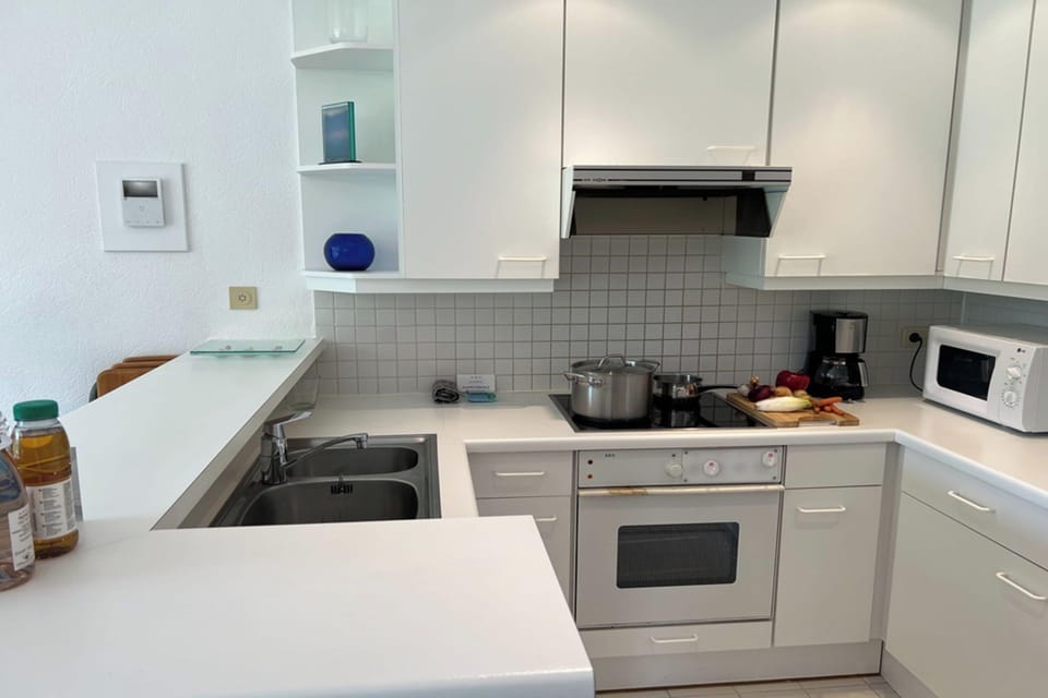 Family Apartment, Multiple Bedrooms, 2 Bathrooms, Sea Facing (Westhinder 200m From Sea) | Private kitchenette | Fridge, microwave, oven, stovetop