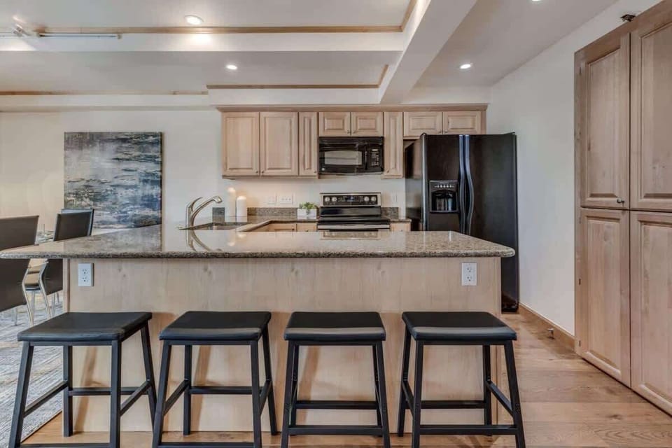 Additional seating of four bar stools at the kitchen counter