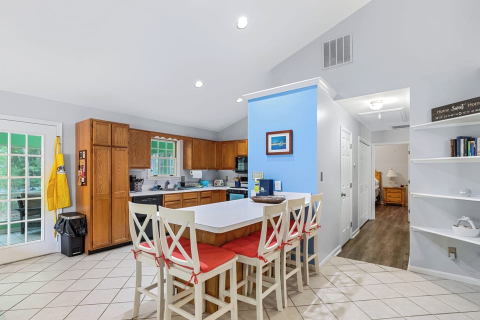 Grab a quick bite at the Breakfast Bar before hitting the Beach!
