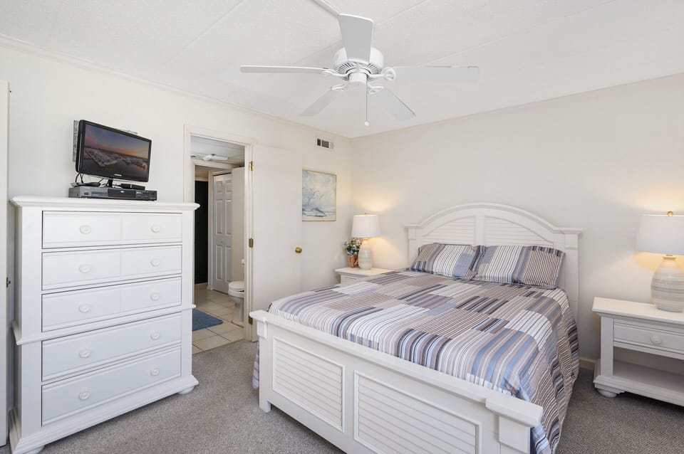 Wake up Fully Rested in the Queen Size Bed