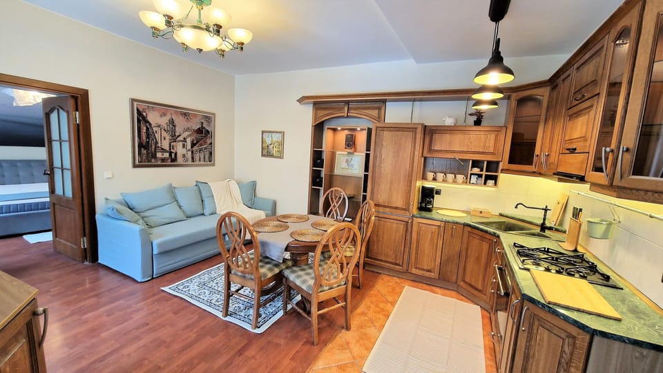 Comfort Apartment | 1 bedroom, laptop workspace, iron/ironing board, WiFi (free)