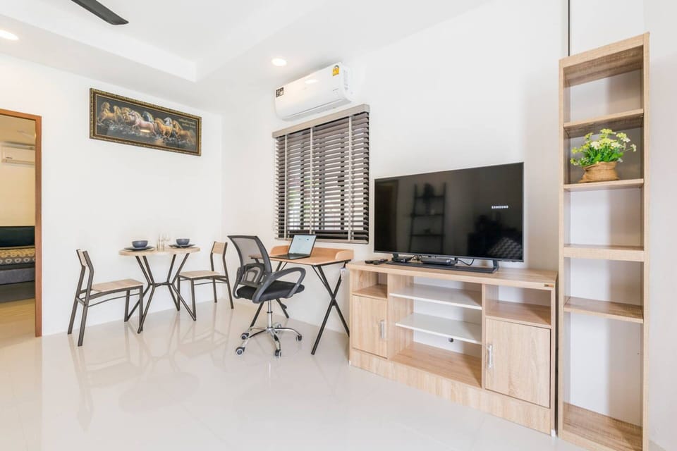 Standard Bungalow | Living area | 43-inch Smart TV with digital channels, TV