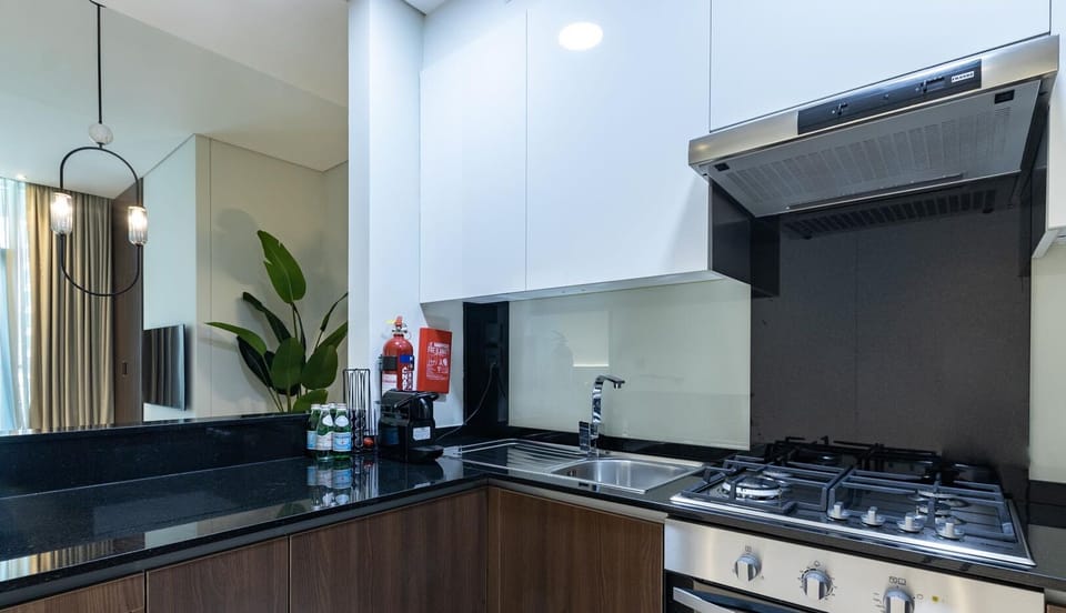 Executive Apartment | Private kitchen | Fridge, microwave, cookware/dishes/utensils, dining tables