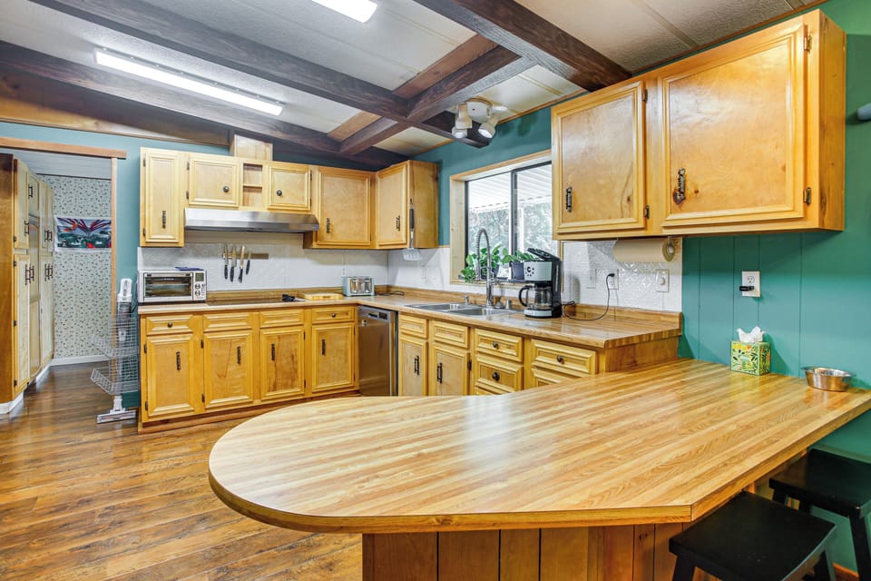 Kitchen | Cooking Basics & Spices | Blender | Drip Coffee Maker | Toaster Oven