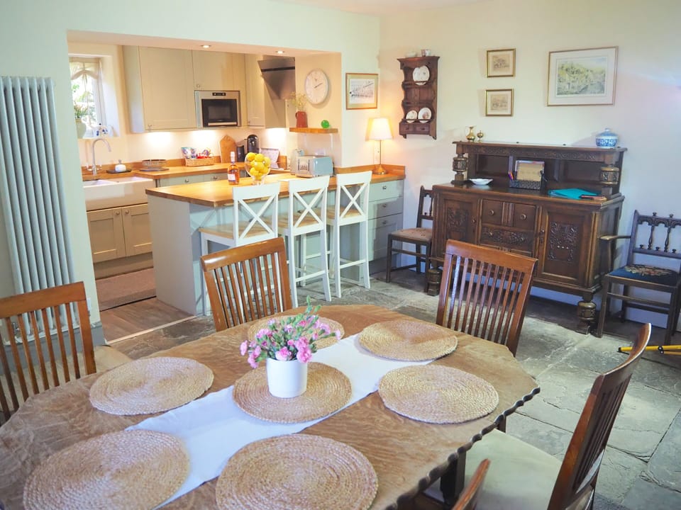 Cottage | Dining