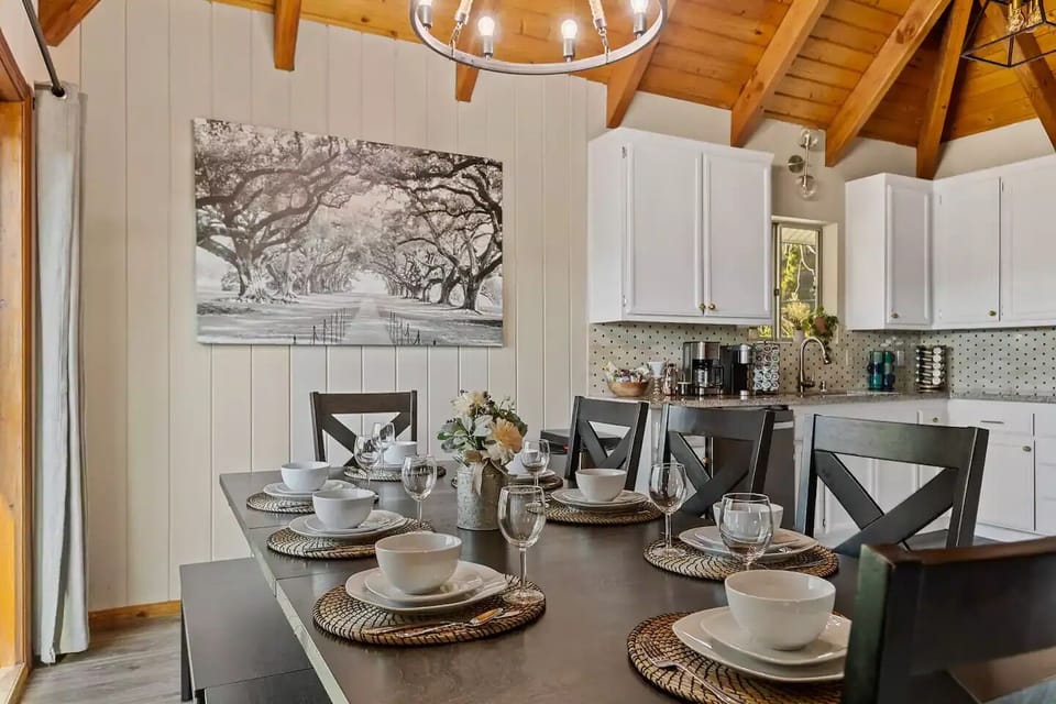 Dining area next to kitchen. 