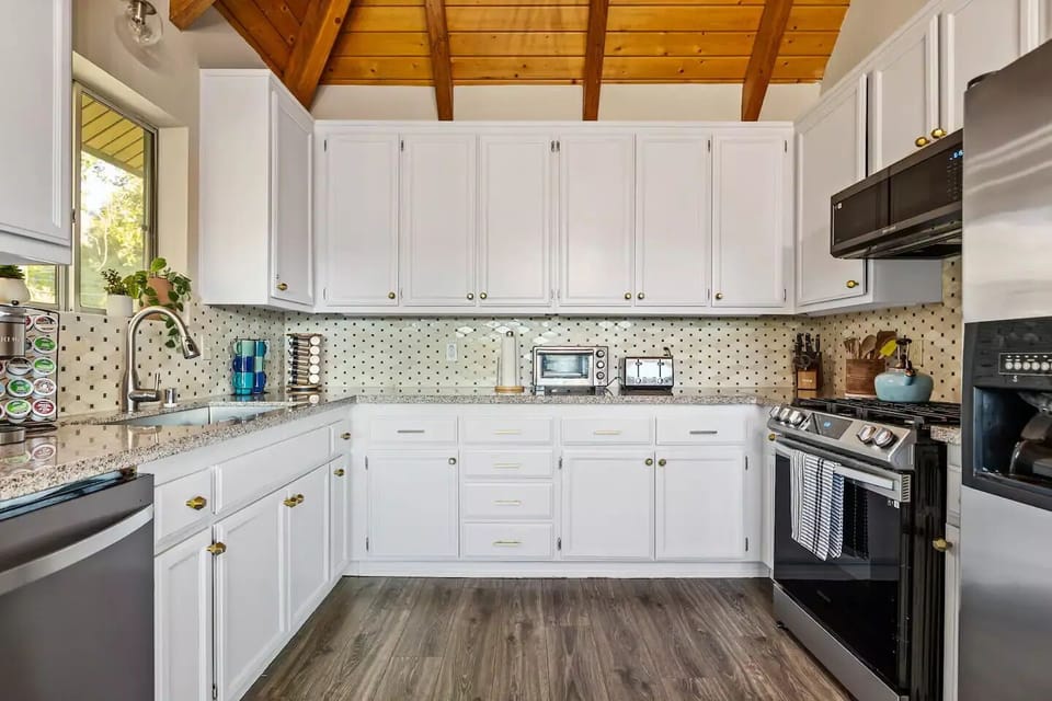 Prepare your favorite home cooked meals in this fully equipped kitchen. 