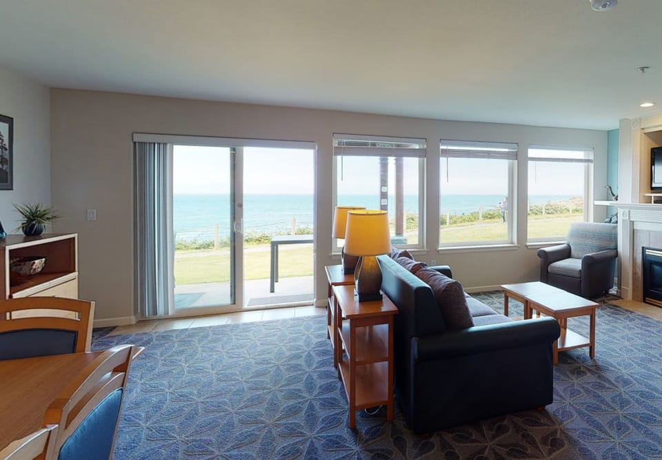 WhalePointe2BR-0804-023