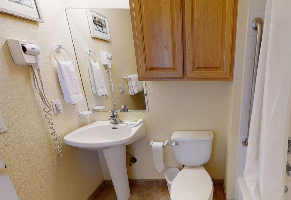 WhalePointe3BR-0804-022