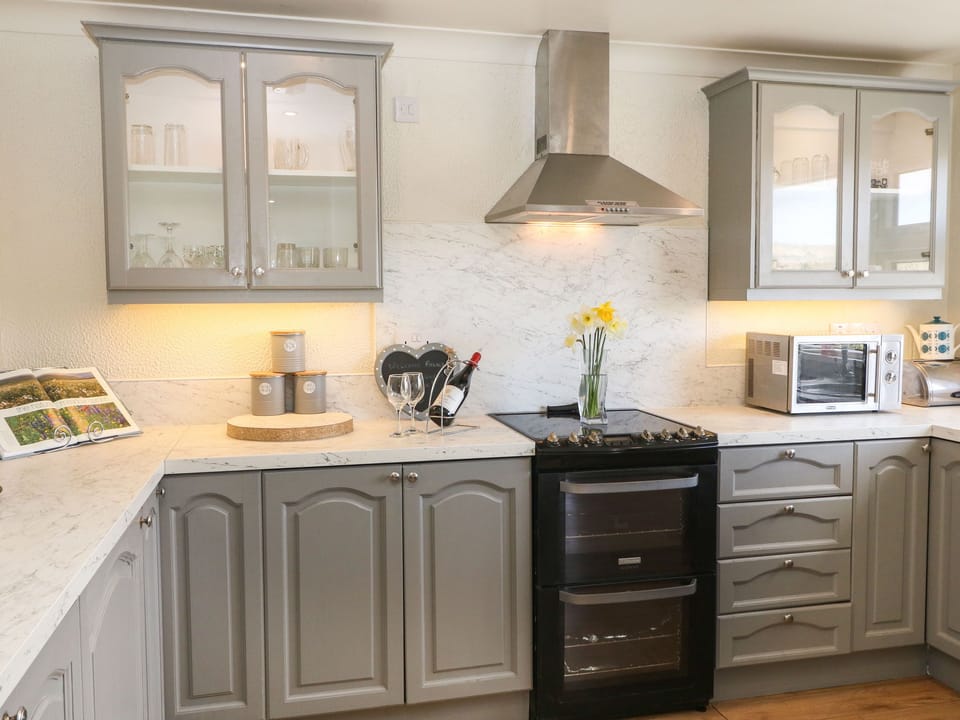 Dishwasher, cookware/dishes/utensils