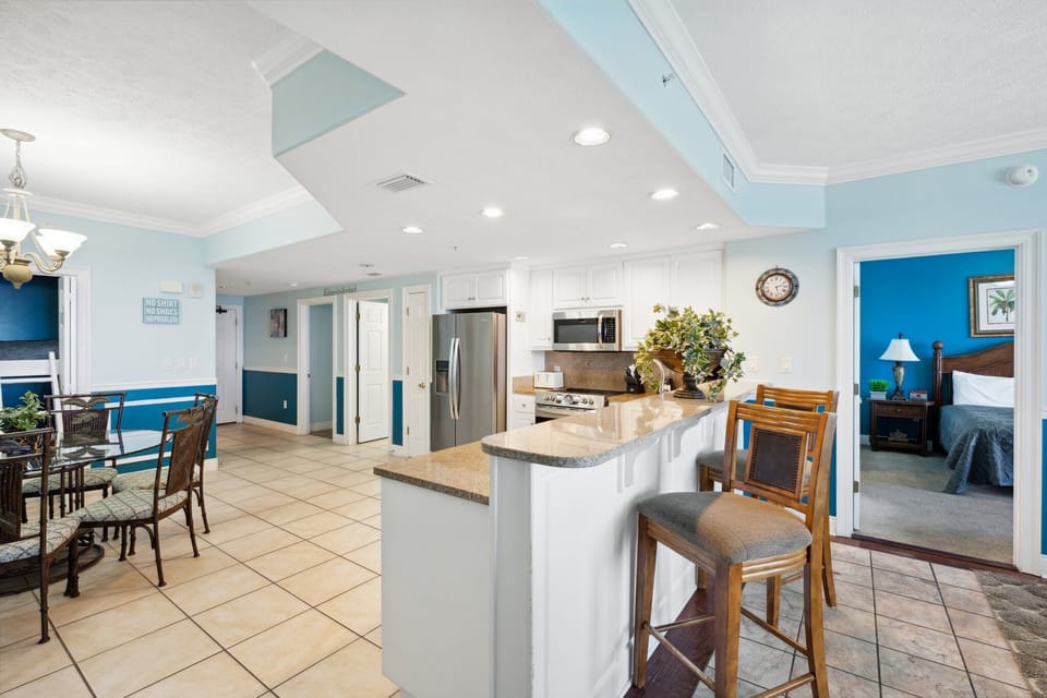 Bright kitchen w/ bar seating, generous counter space & an open layout for entertaining