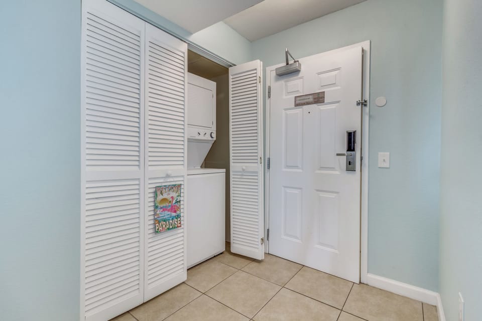 Your in-unit laundry closet keeps travel light with a washer and dryer at your fingertips.