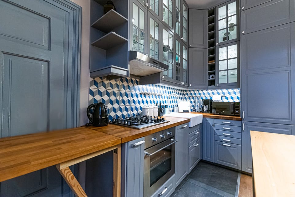 Family Apartment | Private kitchenette | Full-size fridge, microwave, oven, dishwasher