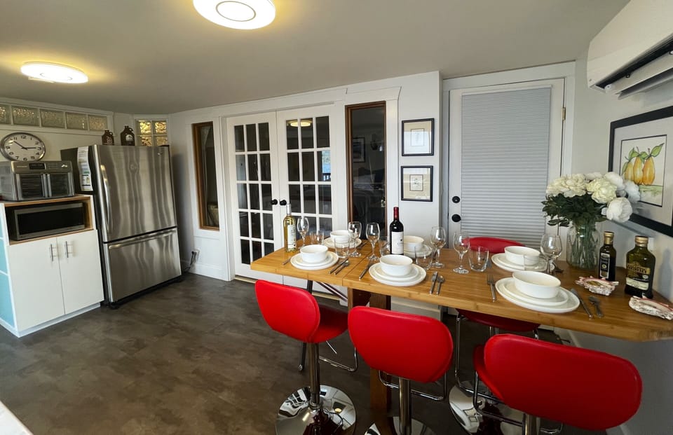 Kitchen with Ocean View Seats up to 6/Full Size Refrigerator Freezer