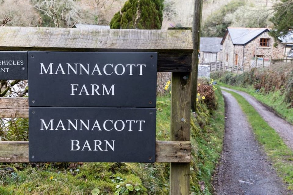 Mannacott Farm Entrance Sign
