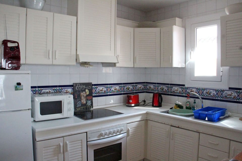 Fully fitted kitchen