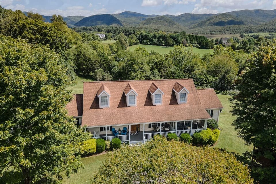 Scenic Aerial Shot of the Property – Experience Your Ideal Stay!