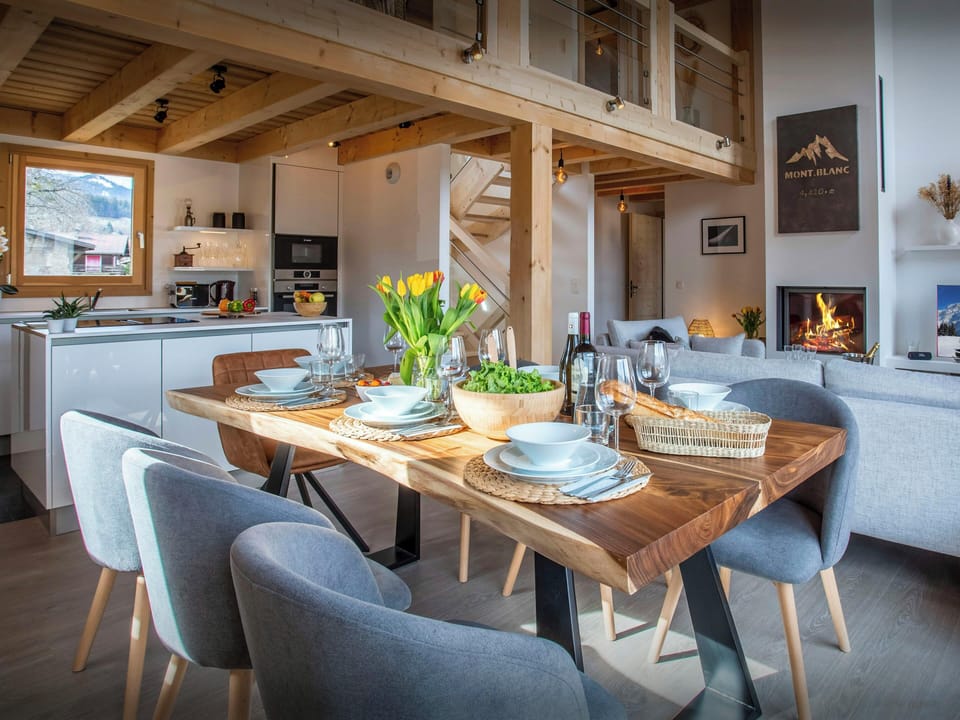 Dining/kitchen