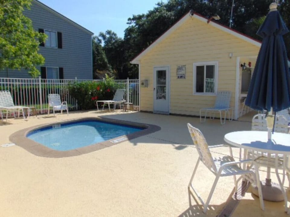 Wading pool
