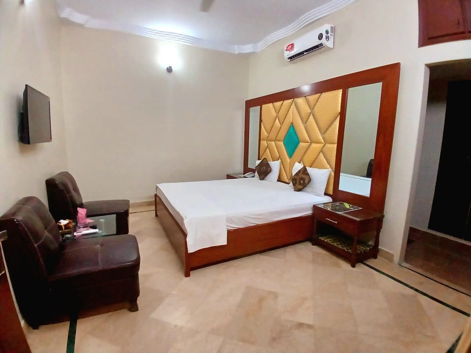 Executive Double Room | Hypo-allergenic bedding, in-room safe, desk, blackout drapes
