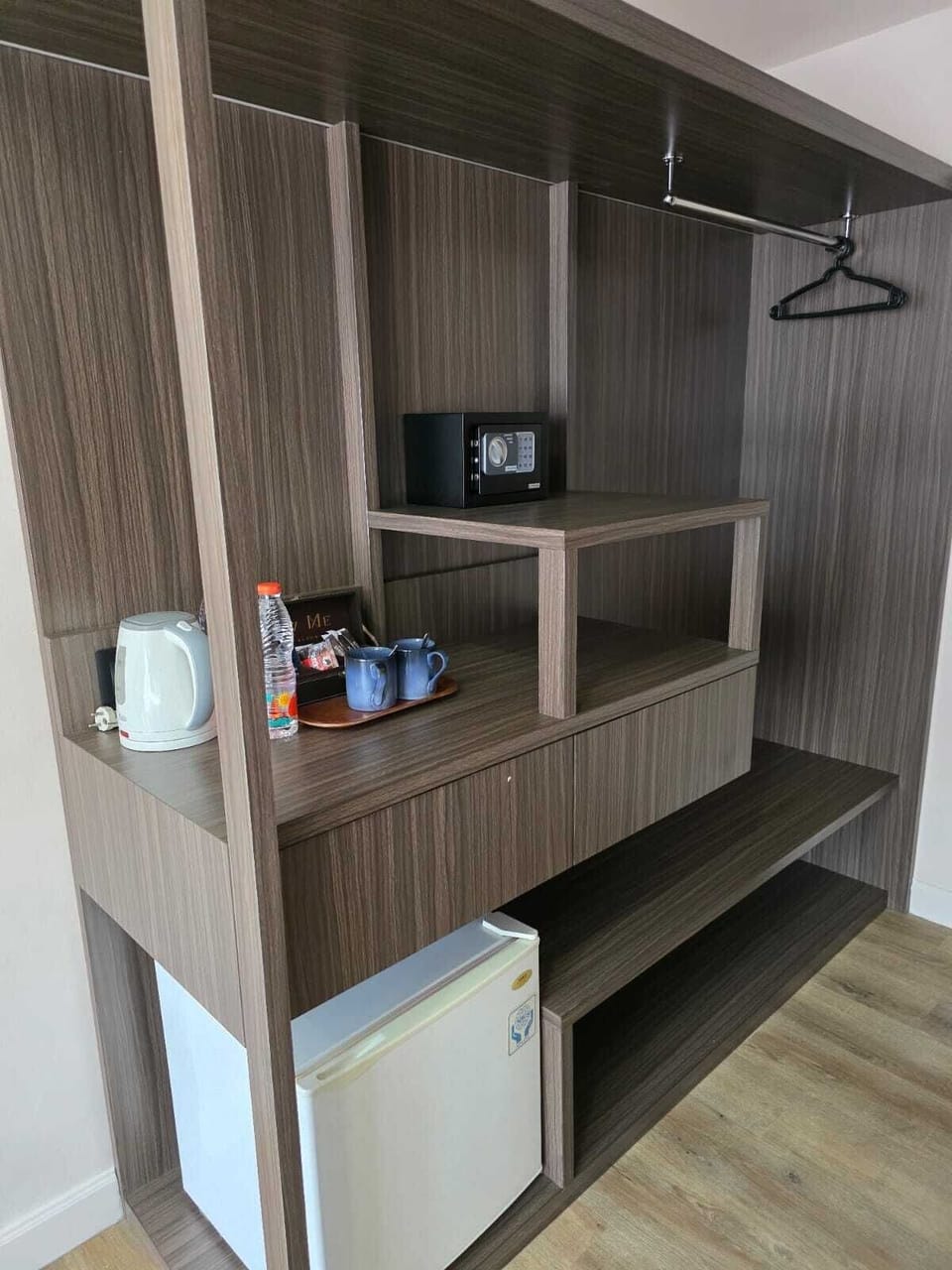 Family Ocean Room | Wardrobe