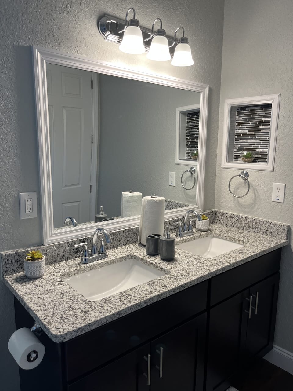 Master bathroom 