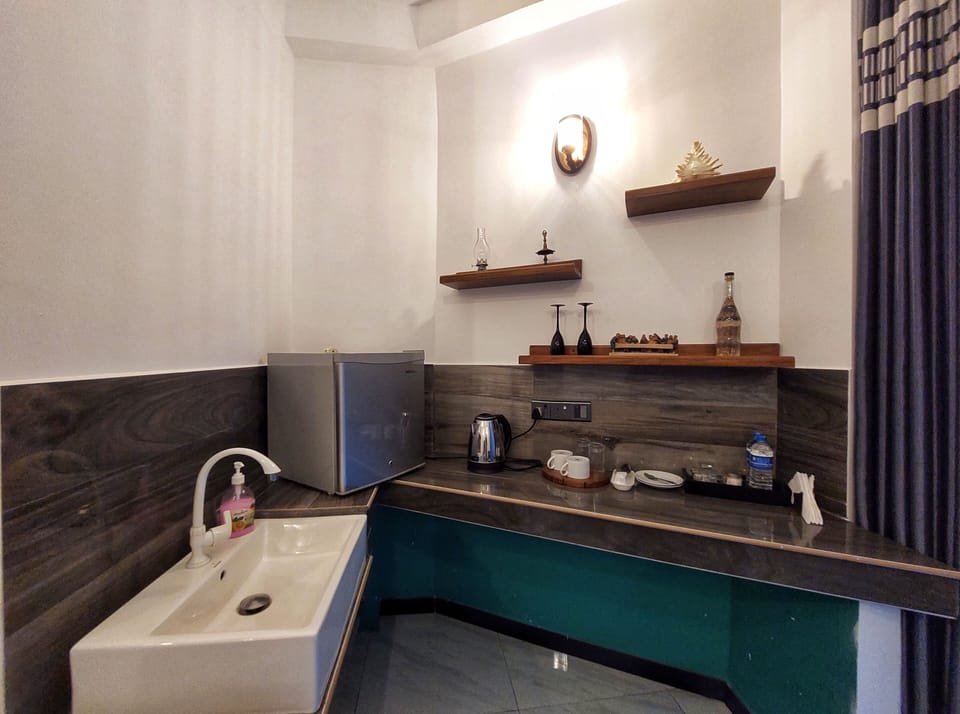 Deluxe Room | Mini-refrigerator