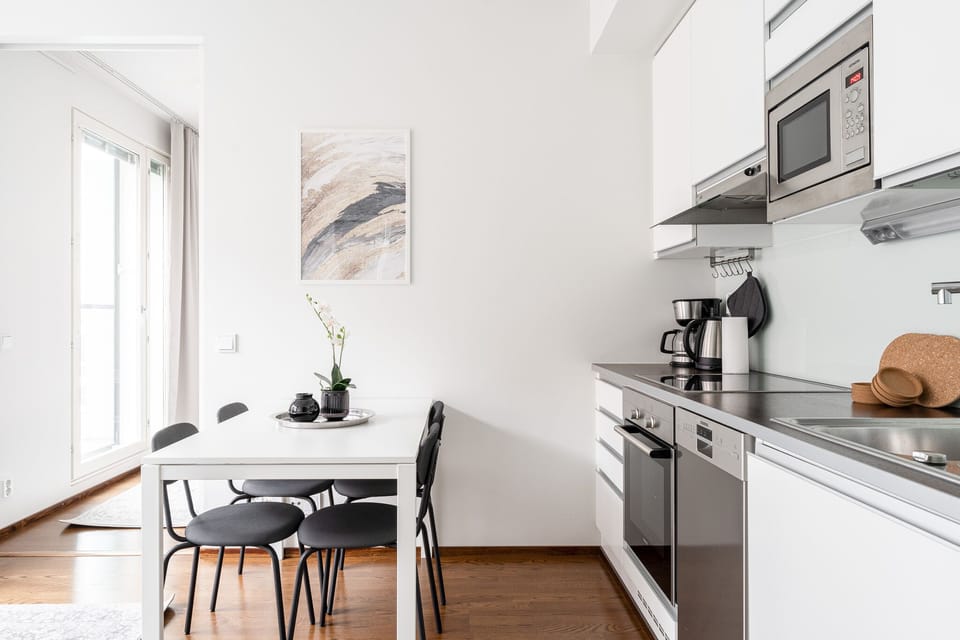 Premium Apartment | Private kitchen | Full-size fridge, microwave, oven, stovetop