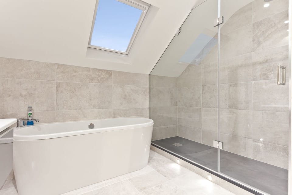 Forge Bridge Cottage bathroom