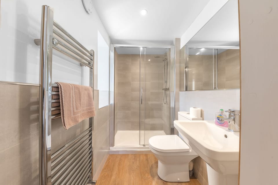 forge bridge house en suite shower room 2