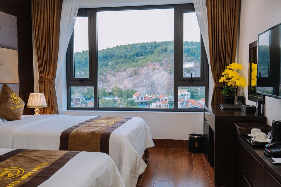 Minibar, desk, WiFi (free), bed sheets