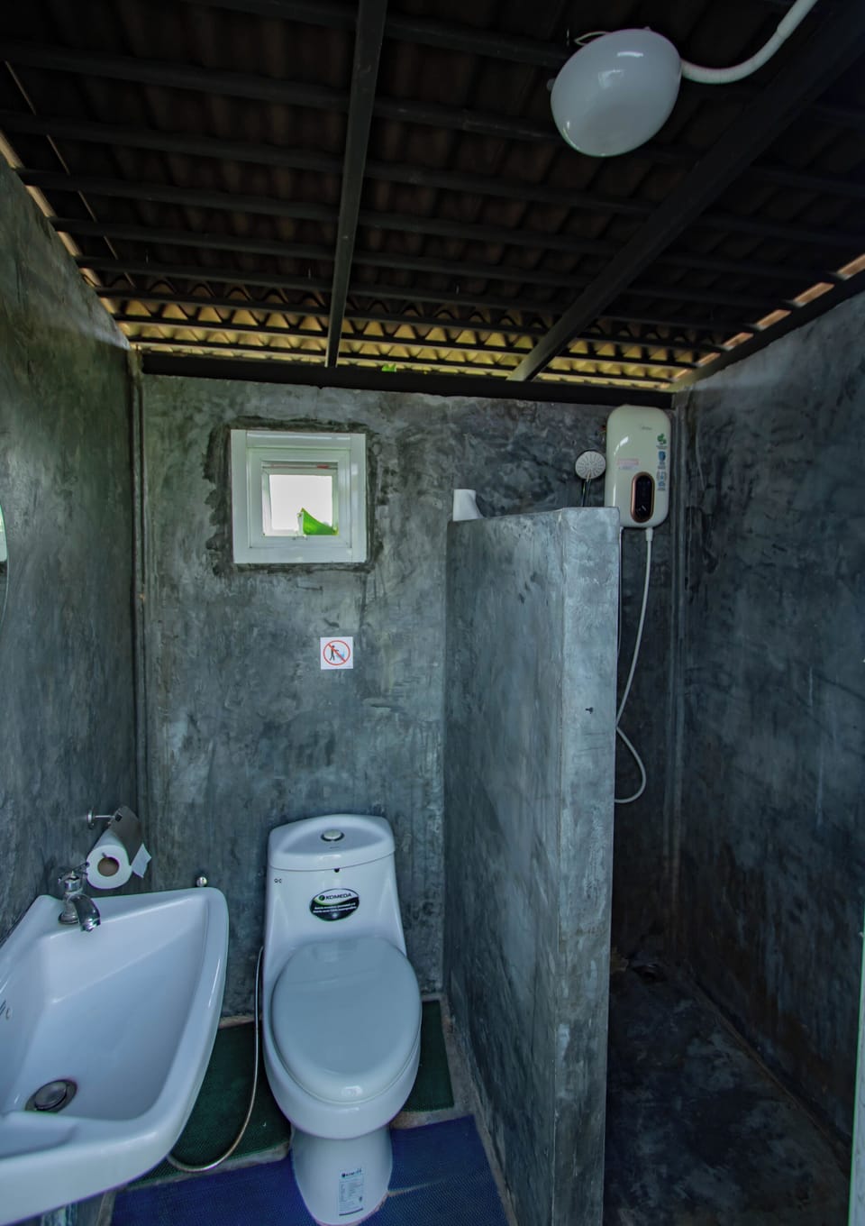 Tent | Bathroom | Shower, free toiletries, hair dryer, towels