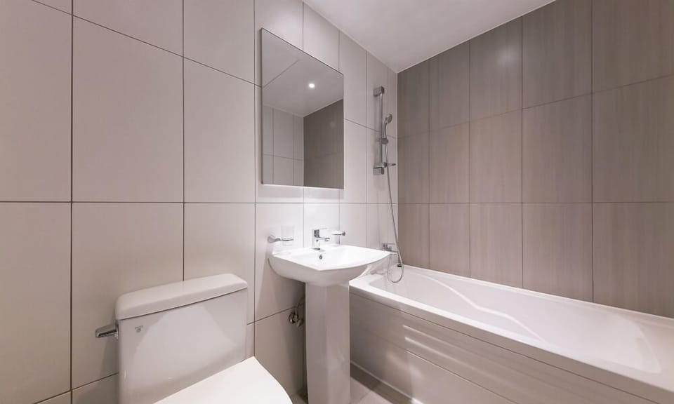 Deluxe Room (Styler) | Bathroom | Free toiletries, hair dryer, bathrobes, slippers