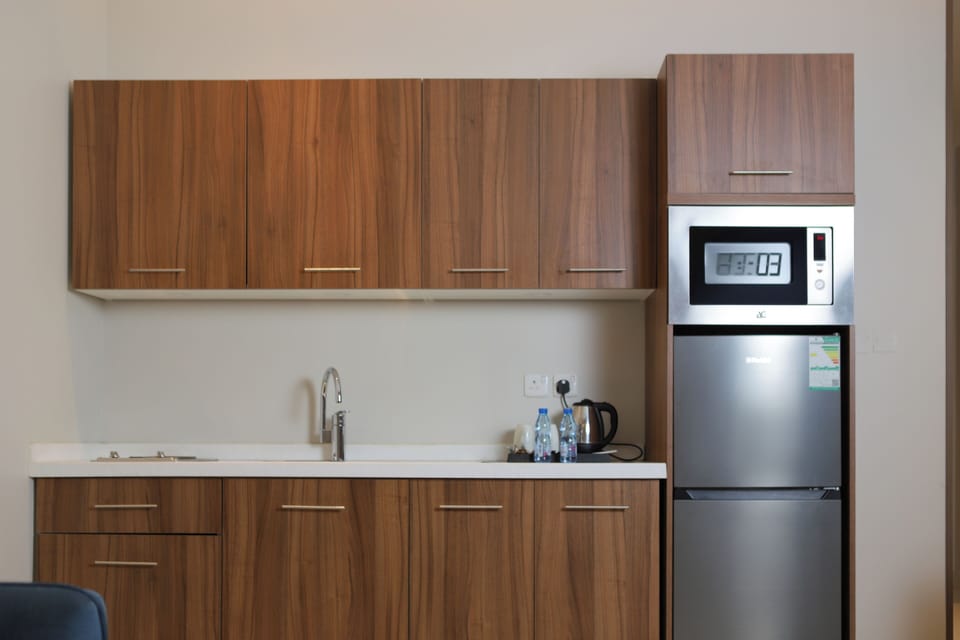 Junior Room | Private kitchen | Fridge, microwave, stovetop, electric kettle