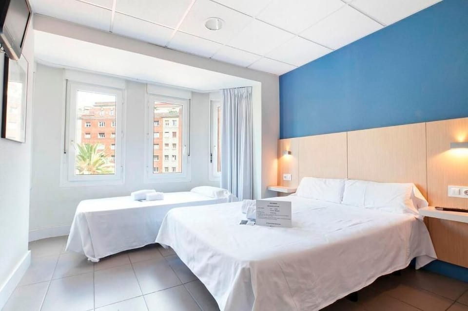 Triple Room | Down comforters, soundproofing, free WiFi, bed sheets