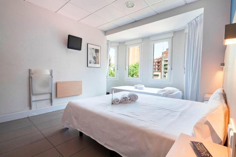 Triple Room | Down comforters, soundproofing, free WiFi, bed sheets