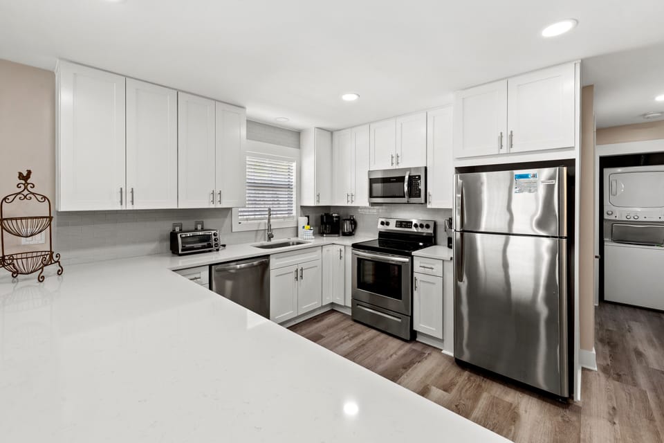 Apartment, Multiple Beds, Patio, Garden View | Private kitchen | Fridge, microwave, oven, stovetop