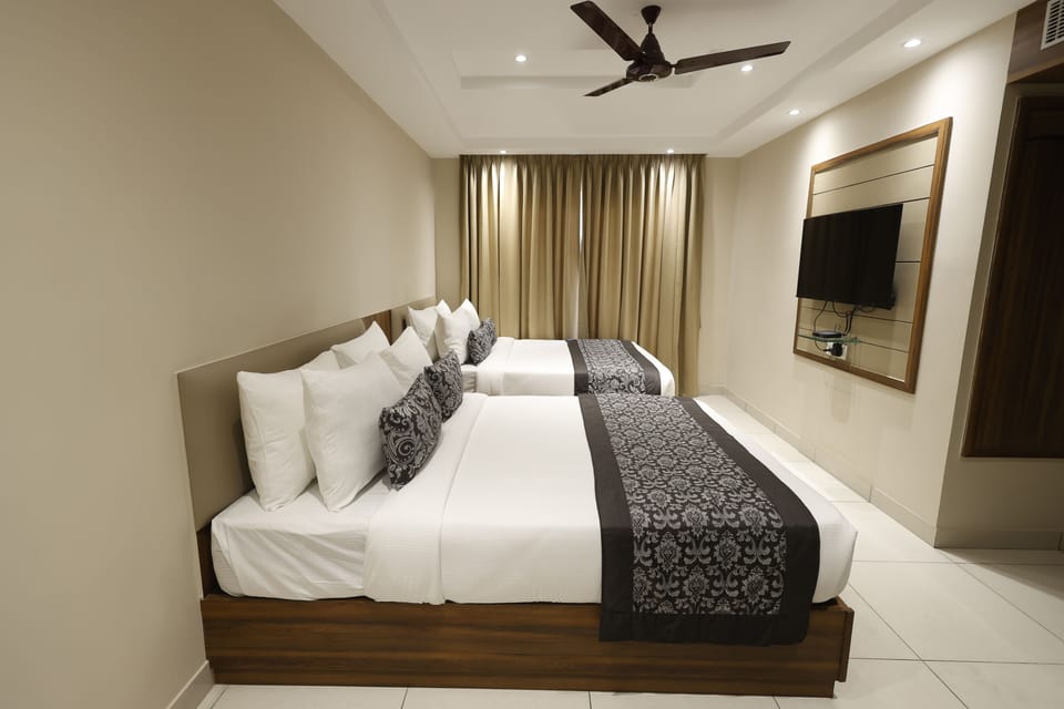 Superior Twin Room | In-room safe, blackout drapes, soundproofing, iron/ironing board